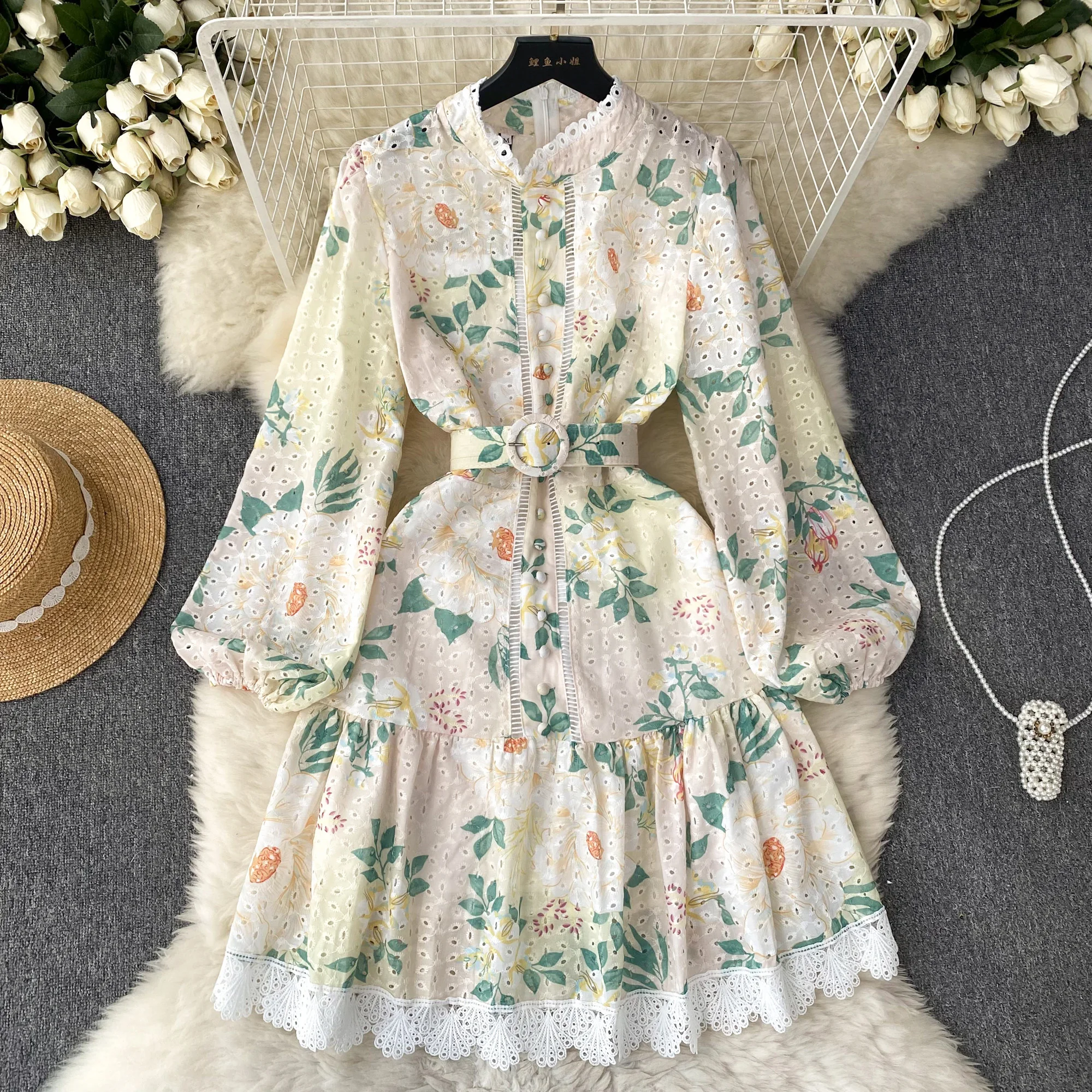 Fashion Temperament Summer Print Dress Elegant Stand Collar Lace Splice Long Sleeve Hollow Out High Waist Women Dress With Belt
Fashion Temperament Summer Print Dress Elegant Stand Collar Lace Splice Long Sleeve Hollow Out High Waist Women Dress With Belt