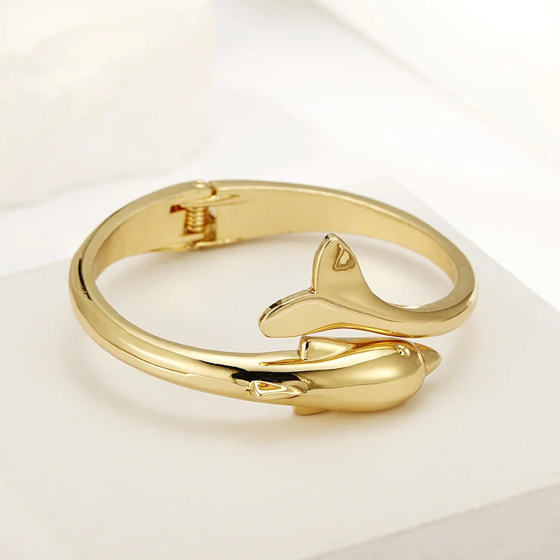 

SOAR EAST Gold Color Electroplate Personalized Alloy Dolphin Bracelet Unique Design Opening Bangles For Women Fashion Jewelry