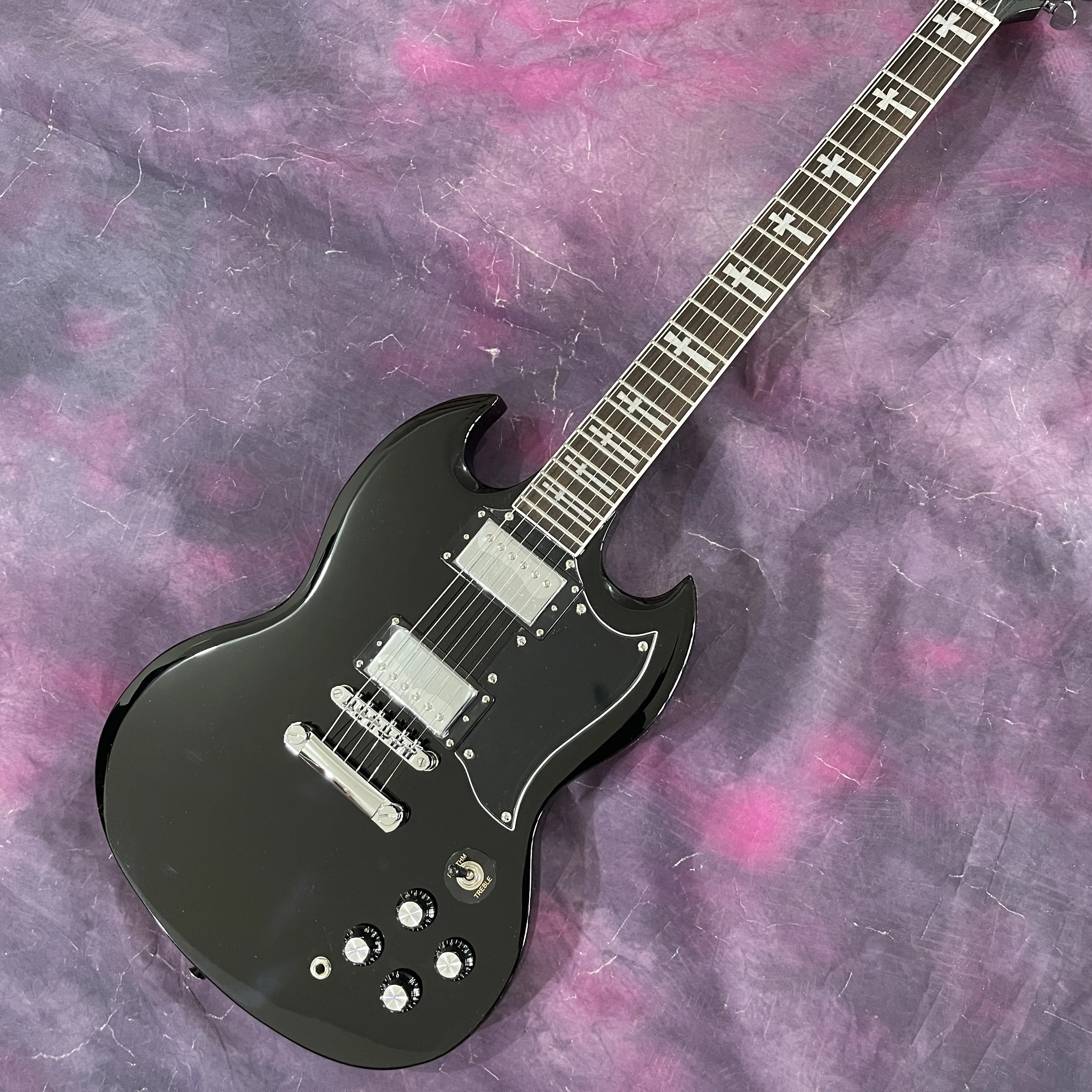 Black custom SG electric guitar, HH pickup, mahogany body, cross set fingerboard, hot sale, high quality, fast delivery
Black custom SG electric guitar, HH pickup, mahogany body, cross set fingerboard, hot sale, high quality, fast delivery