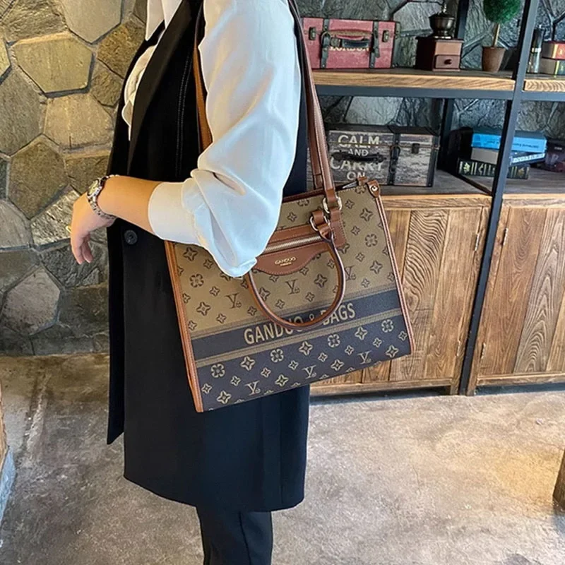 2023 New Fashion Luxury Women's Shoulder Bags Designer Crossbody Shoulder Purses Handbag Women Clutch Travel Tote Vintage Bag
2023 New Fashion Luxury Women's Shoulder Bags Designer Crossbody Shoulder Purses Handbag Women Clutch Travel Tote Vintage Bag