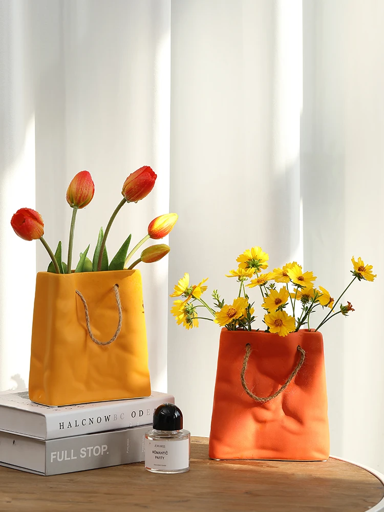 Nordic Light Luxury Ceramic Vase Decoration Home Flower Arrangement Dining Table Dried Flower Flower Arrangement Decorative Vase
Nordic Light Luxury Ceramic Vase Decoration Home Flower Arrangement Dining Table Dried Flower Flower Arrangement Decorative Vase
