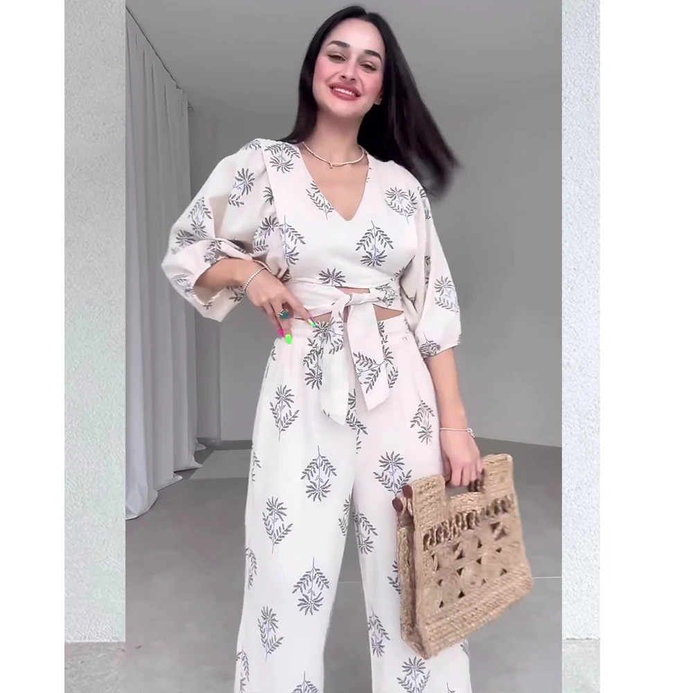 V-Neck Printed Bubble Sleeve Top And Pants Women's Two-Piece Casual Set 2023 Summer New Women's Sexy Quarter Sleeve Set
V-Neck Printed Bubble Sleeve Top And Pants Women's Two-Piece Casual Set 2023 Summer New Women's Sexy Quarter Sleeve Set