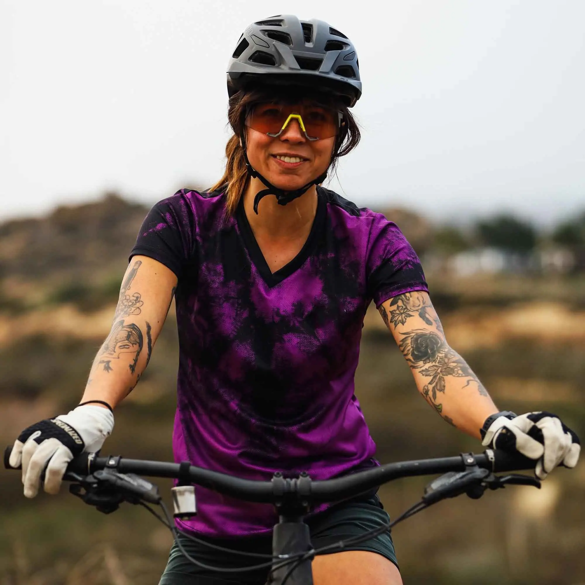 Bicycle women's clothing short sleeve summer cycling team 2022 downhill sportswear Motocross jersey sports mtb bike tshirt
Bicycle women's clothing short sleeve summer cycling team 2022 downhill sportswear Motocross jersey sports mtb bike tshirt