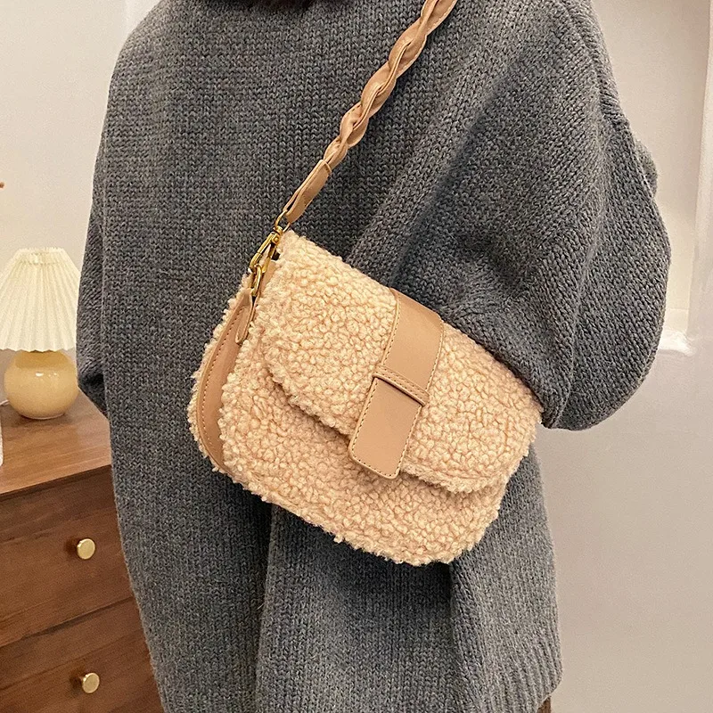 

2023 Winter Women Shoulder Messenger Bag Weave Strap Saddle Armpit Bag New High-quality Plush Fur Bags Women Handbag Designer