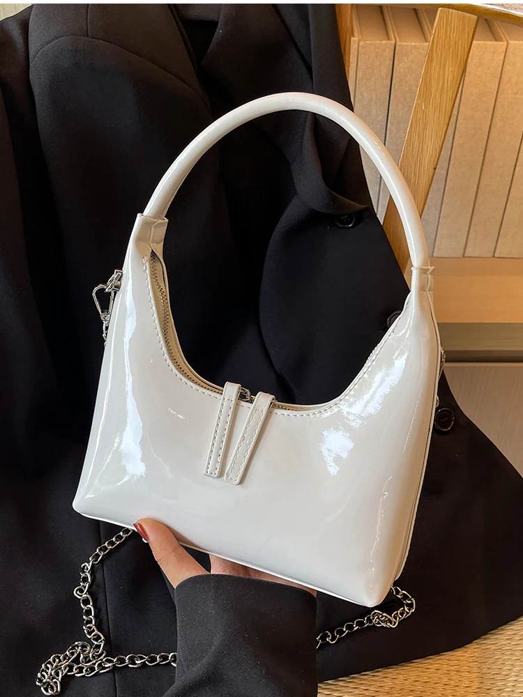 

Fashion Summer Female Underarm Bags Chic Textured Pu Leather Commuting Shoulder Pack Casual Chains Crossbody Bag