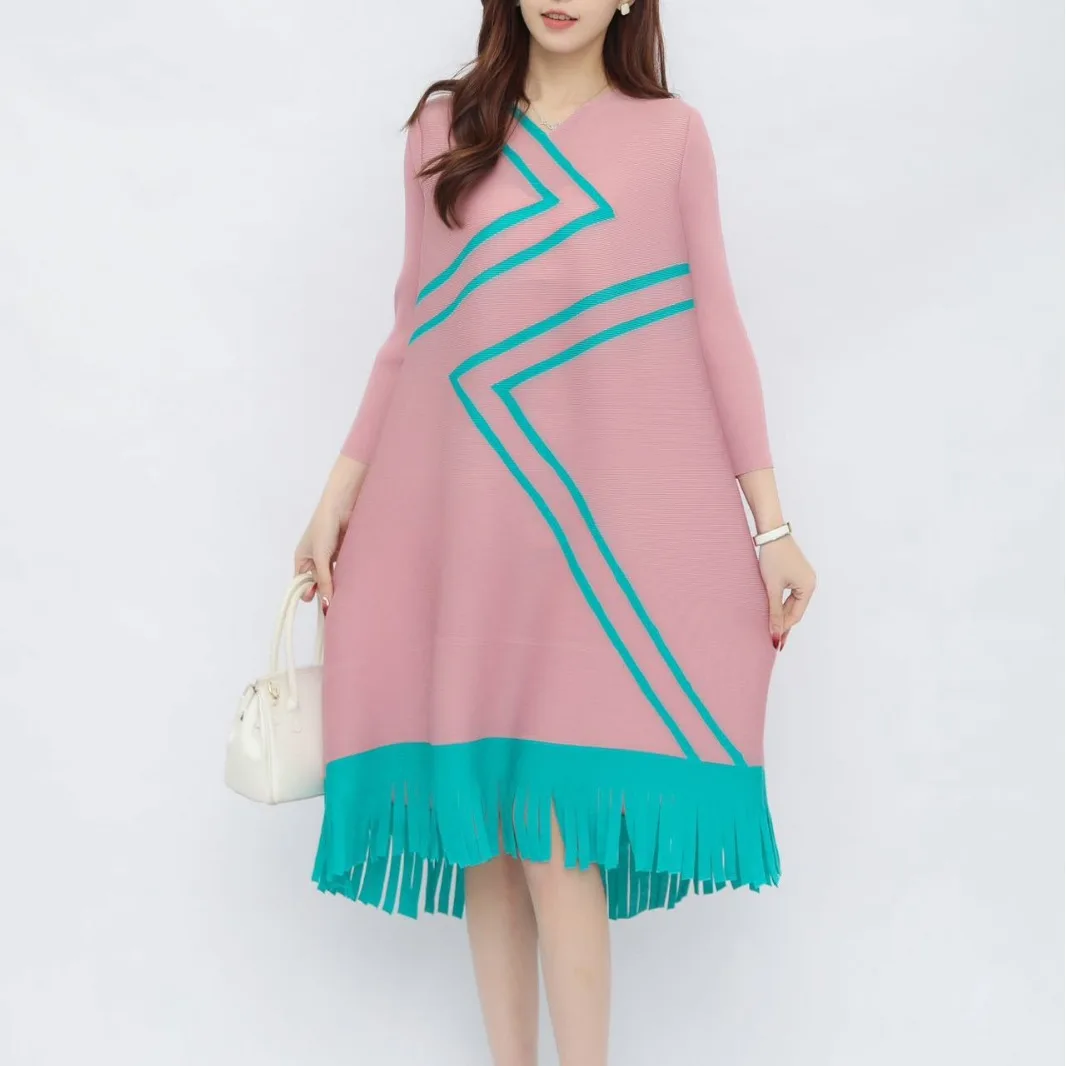 

Miyake Pleated Skirt Spring Small Girl Dress 2024 New V-neck Contrast Color Niche Design Tassel Skirt