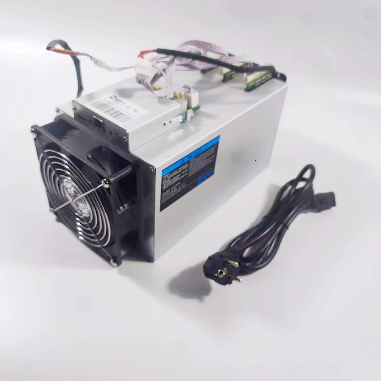 Бесплатная доставка, новинка, Майнер BTC Love Core A1 PRO 23T с блоком питания, экономичнее, чем Antminer S9 S9K S9 SE S17 T15 T17 WhatsMiner M3
Бесплатная доставка, новинка, Майнер BTC Love Core A1 PRO 23T с блоком питания, экономичнее, чем Antminer S9 S9K S9 SE S17 T15 T17 WhatsMiner M3