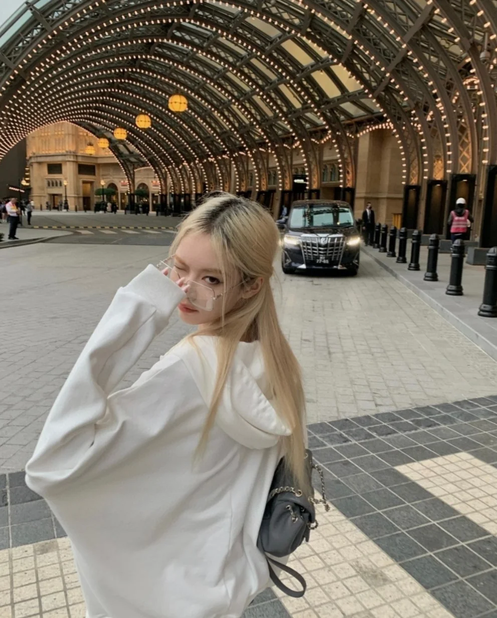 Fashion Classic Trendy Luxury Designer of Youth Feeling Loose Hooded Metal Label Vital Youth Sweater Cardigan 
Fashion Classic Trendy Luxury Designer of Youth Feeling Loose Hooded Metal Label Vital Youth Sweater Cardigan