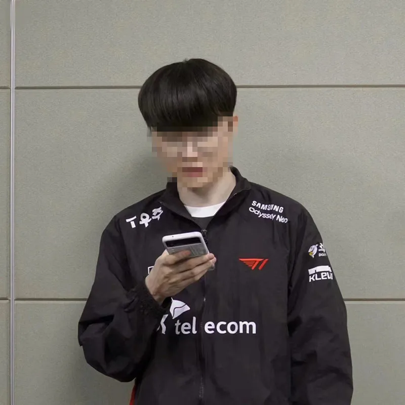 Game LOL Team SKT T1 2023 LCK World Champion Team Uniform Faker Same Outerwear Autumn Sweater Jacket Coat Plus Sizes M-4XL New
Game LOL Team SKT T1 2023 LCK World Champion Team Uniform Faker Same Outerwear Autumn Sweater Jacket Coat Plus Sizes M-4XL New