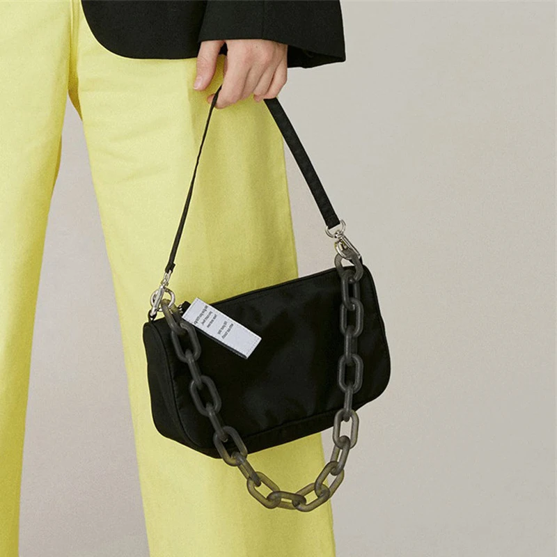 Korean Designer Shoulder Bag Young Women Acrylic Chain Decorated Handbag 2024 Fashion Trend Spring Travel Bag Mini Handbag NIEH
Korean Designer Shoulder Bag Young Women Acrylic Chain Decorated Handbag 2024 Fashion Trend Spring Travel Bag Mini Handbag NIEH