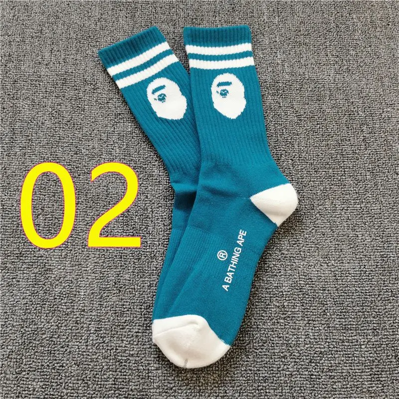 Calcetines de tubo medio bordados, de algodón grueso, para monopatín, baloncesto, deportes, venta al por mayor Calcetines de tubo medio bordados, de algodón grueso, para monopatín, baloncesto, deportes, venta al por mayor