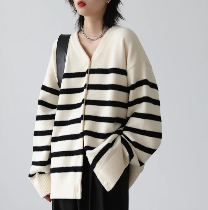 Autumn and Winter New Healing Department Casual Collision Striped Knitted Cardigan Women Sweater Jacket Cardigan Women's Tops
Autumn and Winter New Healing Department Casual Collision Striped Knitted Cardigan Women Sweater Jacket Cardigan Women's Tops