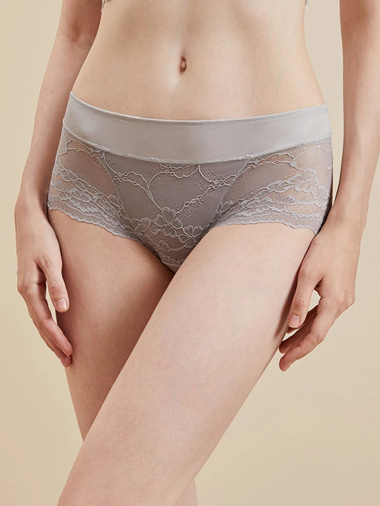 

BirdTree 100%Real Silk Mid-rise Briefs,Women's Solid Lace Sexy Breathable Skin-friendly Traceless Panties,2024 Summer P42144QD