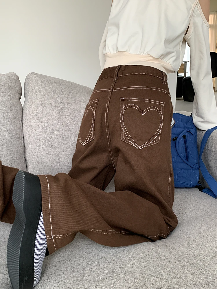Brown Women's Jeans Vintage High Waist Straight Loose Jeans Heart Pattern Design Streetwear Fashion Wide Leg Denim Trousers
Brown Women's Jeans Vintage High Waist Straight Loose Jeans Heart Pattern Design Streetwear Fashion Wide Leg Denim Trousers