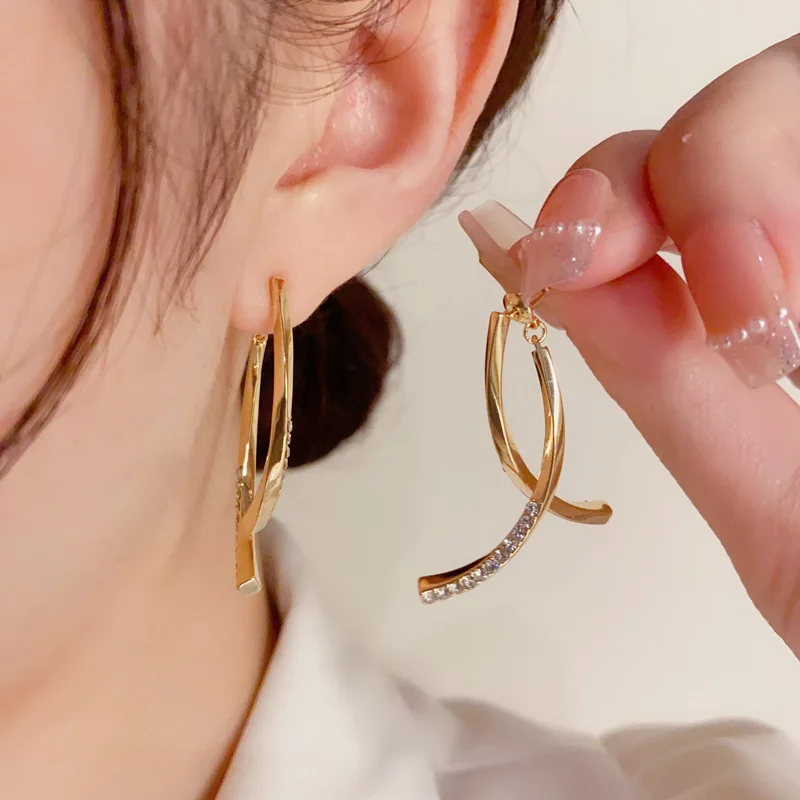 Роскошные элегантные серьги с крестом
Роскошные элегантные серьги с крестом