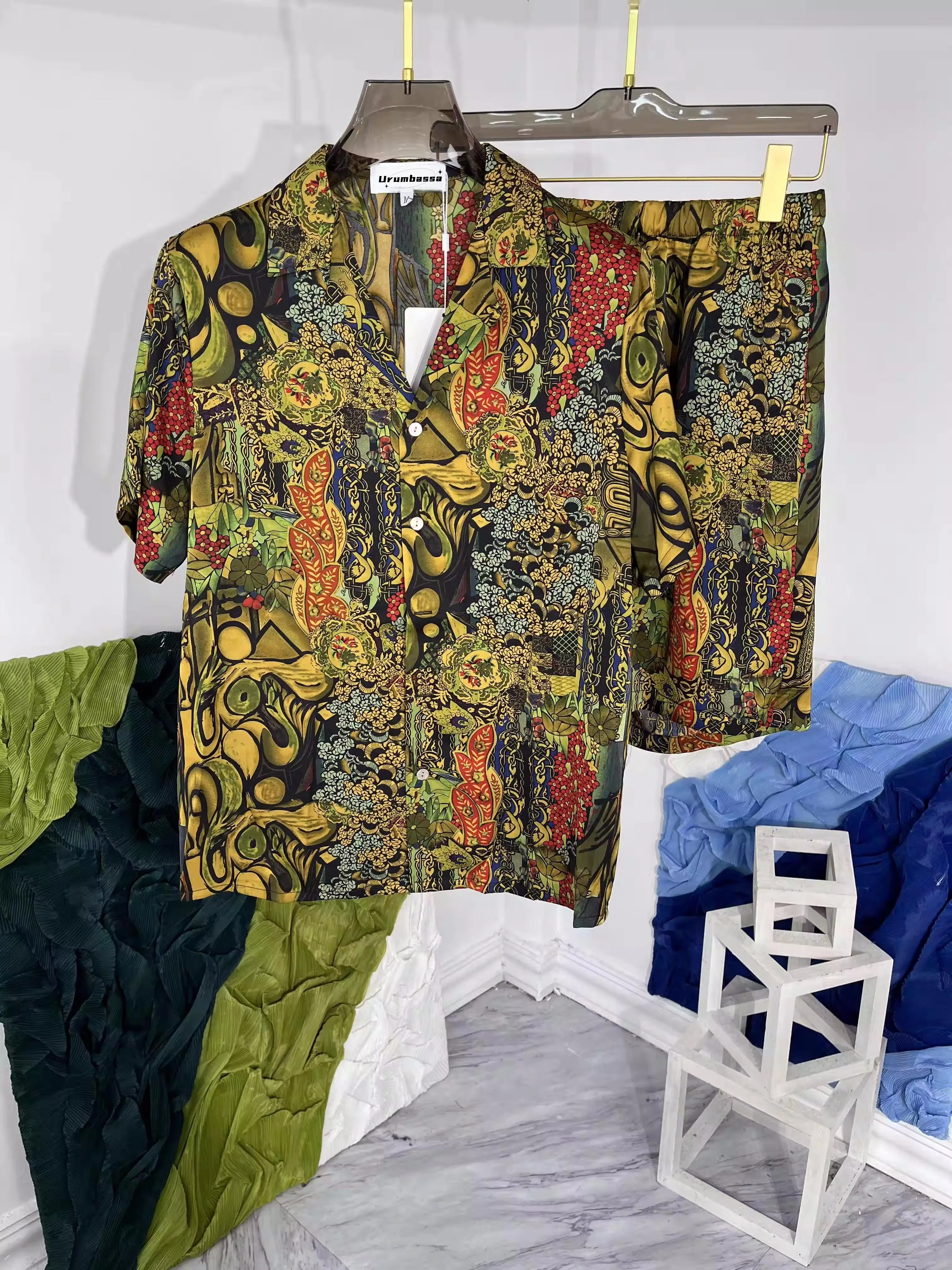Summer Holiday Style Chic Men's High Quality Print Casual Suits Loose Short-sleeves Shirts + Beach Shorts Two Piece Set C390
Summer Holiday Style Chic Men's High Quality Print Casual Suits Loose Short-sleeves Shirts + Beach Shorts Two Piece Set C390