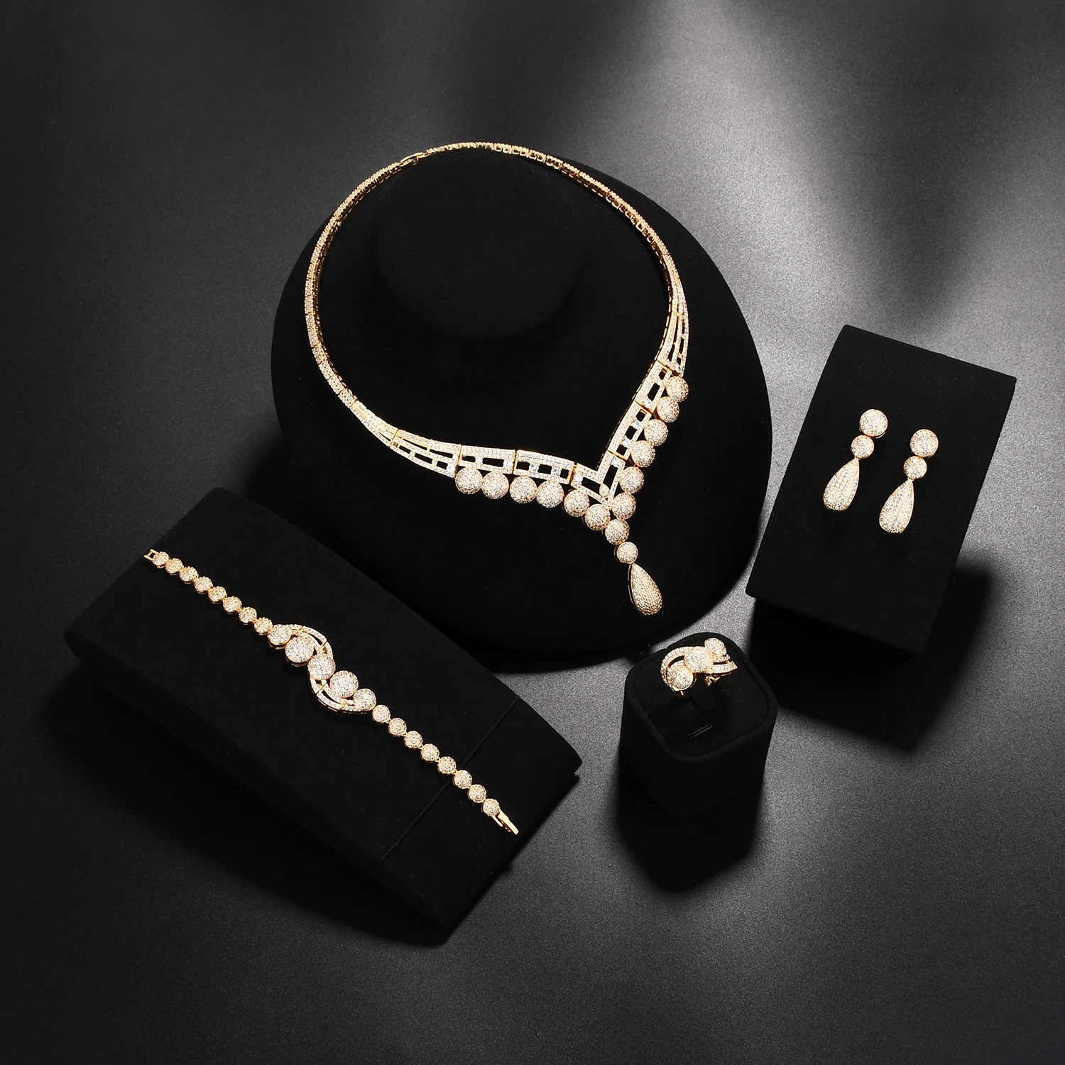 Bride wedding jewelry fashion accessories wedding party Dubai Jewelry set new fashion
Bride wedding jewelry fashion accessories wedding party Dubai Jewelry set new fashion