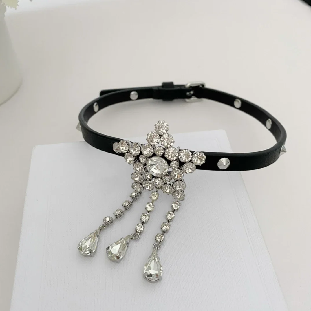 Fashion Designer Brand Star Tassel Crystal Cowhide Choker Necklace Women Europe America Luxury Jewelry Trends
Fashion Designer Brand Star Tassel Crystal Cowhide Choker Necklace Women Europe America Luxury Jewelry Trends