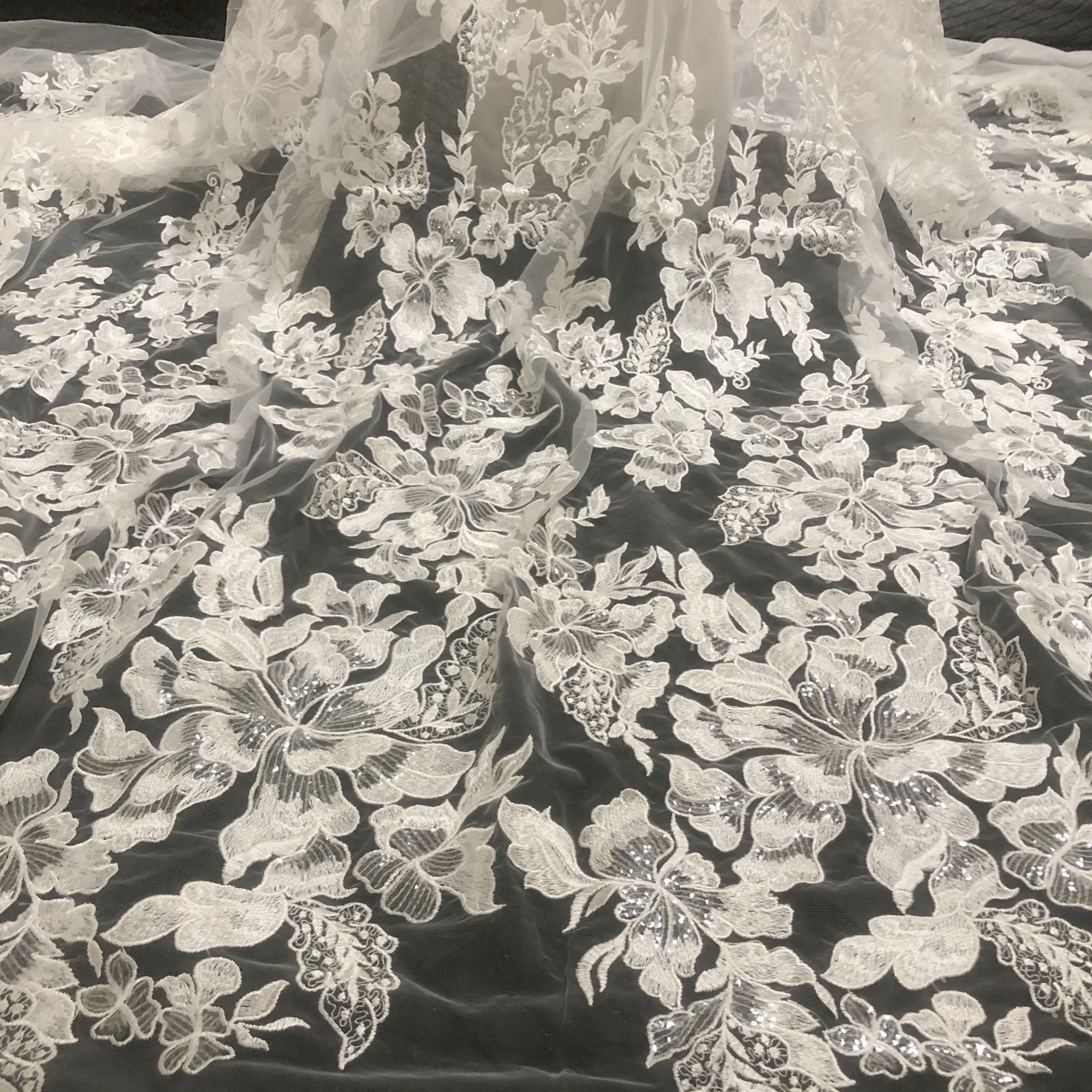 Classic Style Exquisite Large Flower Sequins Tulle Embroidered Wedding Dresses Evening Lace Fabric
Classic Style Exquisite Large Flower Sequins Tulle Embroidered Wedding Dresses Evening Lace Fabric