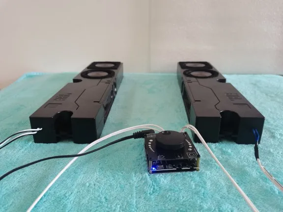 Three division speakers, three speakers are neodymium magnetic, with clear voice quality, only one pair 
Three division speakers, three speakers are neodymium magnetic, with clear voice quality, only one pair