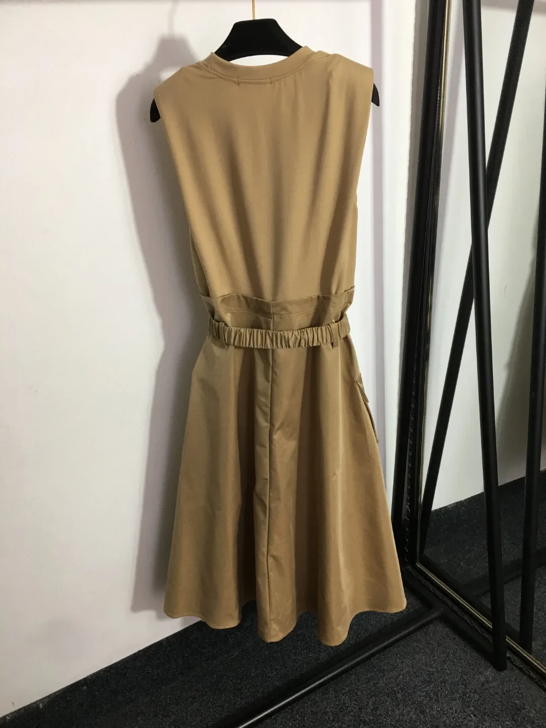 Summer New Niche Tank Top Splice Shoulder Pad Waist Waist Slim Work Dress Elastic Belt A-line Skirt for Women
Summer New Niche Tank Top Splice Shoulder Pad Waist Waist Slim Work Dress Elastic Belt A-line Skirt for Women