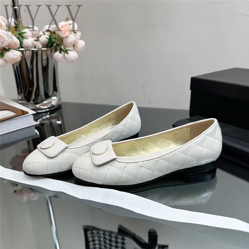 Spring New Round Toe Genuine Leather Ballet Flats Woman Low Heels Striped Sewing Sequined Cloth Button Decor Casual Single Shoes
Spring New Round Toe Genuine Leather Ballet Flats Woman Low Heels Striped Sewing Sequined Cloth Button Decor Casual Single Shoes