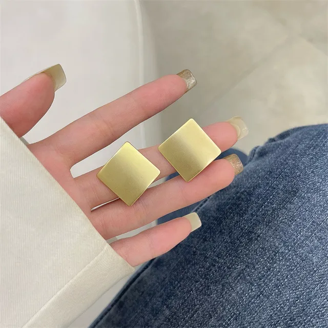 Boucles d'oreilles carrées en or mat pour femmes, bijoux à la mode, minimaliste coréen, vente en gros, nouveauté 2022 2