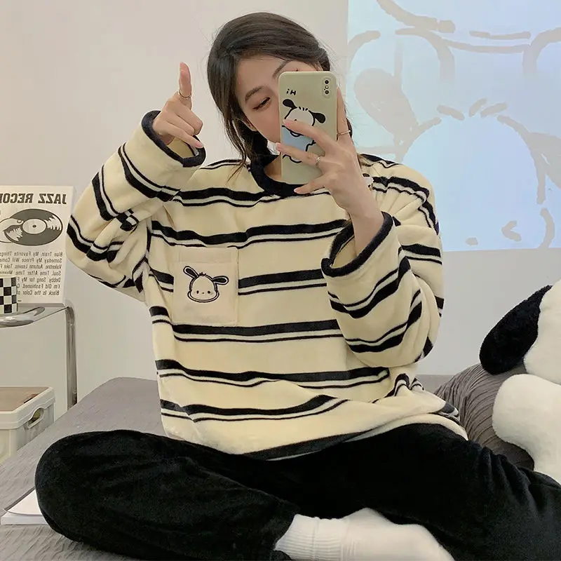 Pochacco Coral Fleece Pajamas Woman Sanrio Kawaii Anime Cartoon Autumn Winter Good Looks Student Plush Warm Loungewear Set New
Pochacco Coral Fleece Pajamas Woman Sanrio Kawaii Anime Cartoon Autumn Winter Good Looks Student Plush Warm Loungewear Set New