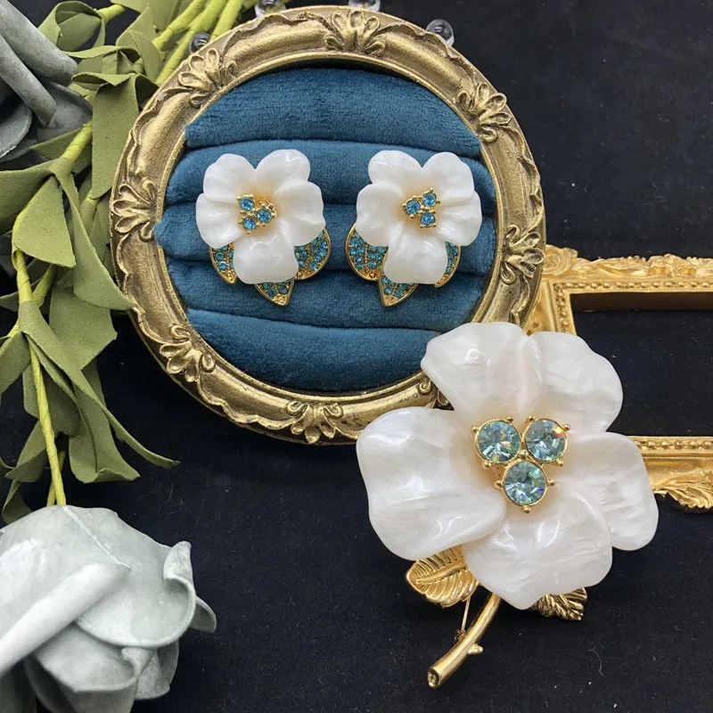 Rustic style earrings pin white flowers set sapphire antique style gold-plated earrings earrings clip brooch
Rustic style earrings pin white flowers set sapphire antique style gold-plated earrings earrings clip brooch