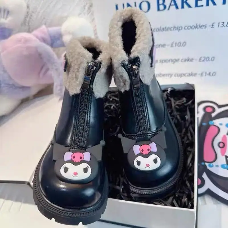 Kawaii Sanrioed Kuromi детские ботинки мартинсы для девочек Мультяшные кожаные ботинки с круглым носком Ermian бархатные осенне-зимние ботинки
Kawaii Sanrioed Kuromi детские ботинки мартинсы для девочек Мультяшные кожаные ботинки с круглым носком Ermian бархатные осенне-зимние ботинки