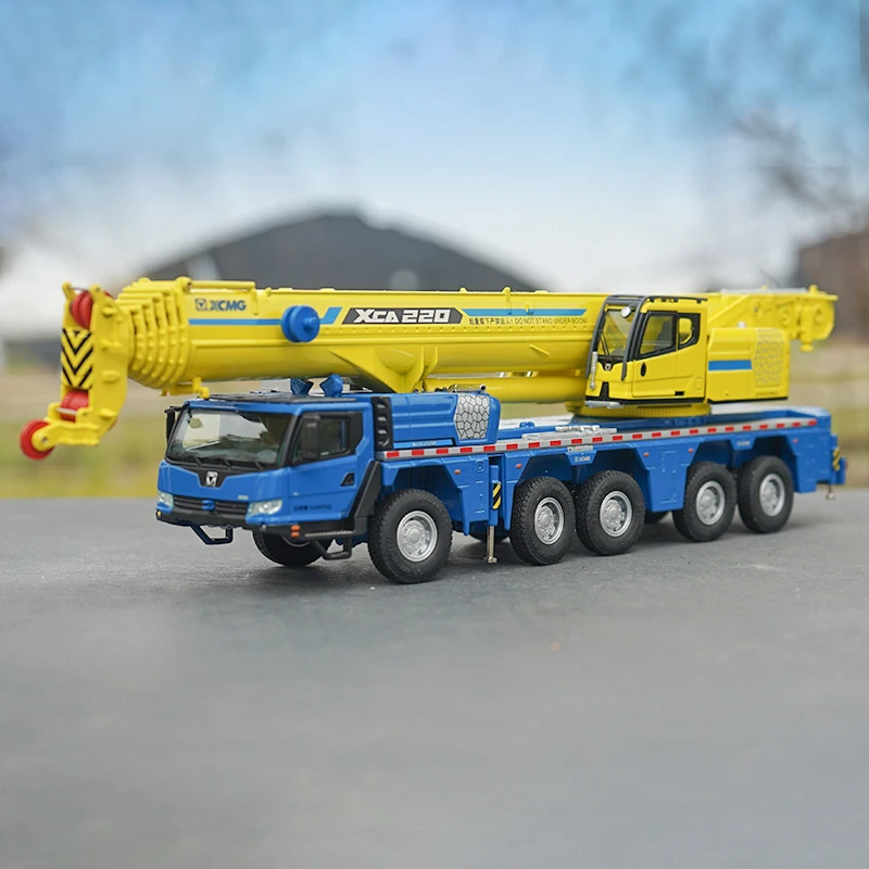 Металлический кран XCMG XCA220, модель литья под давлением для масштаба 1:50, имитация строительной техники, Автомобильный Кран, сувенир, подарок для детей
Металлический кран XCMG XCA220, модель литья под давлением для масштаба 1:50, имитация строительной техники, Автомобильный Кран, сувенир, подарок для детей