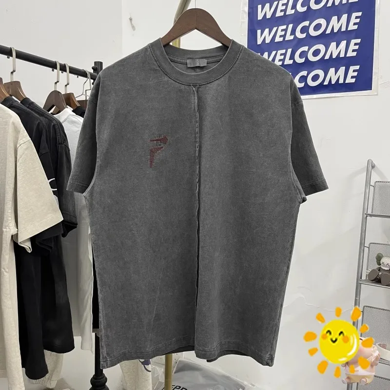 Винтажная сращенная винтажная черная футболка 24SS, Классическая Клубная футболка с вышивкой логотипом Thug для мужчин и женщин, футболки большого размера
Винтажная сращенная винтажная черная футболка 24SS, Классическая Клубная футболка с вышивкой логотипом Thug для мужчин и женщин, футболки большого размера