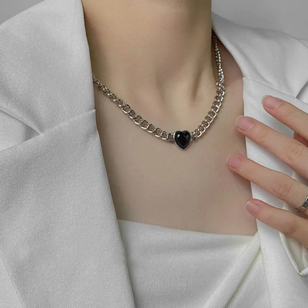 Vintage Simple Heart Cool Choker Alloy Korean Style Necklace Women Necklace Metal Clavicle Chain Fashion Jewelry
Vintage Simple Heart Cool Choker Alloy Korean Style Necklace Women Necklace Metal Clavicle Chain Fashion Jewelry
