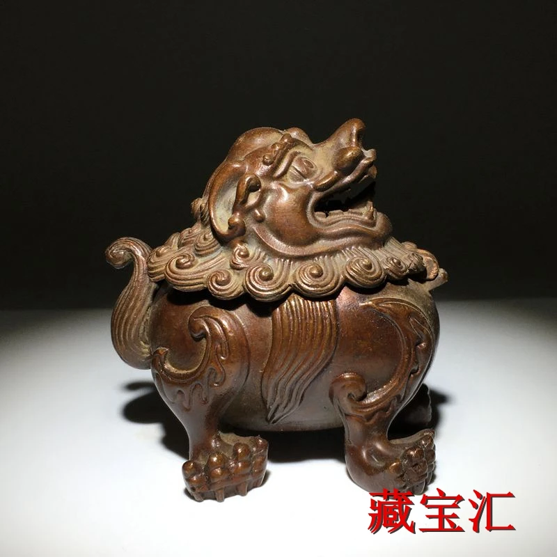 

Dong bronze ware, pure brass, facing the sky beasts, lion smoking incense burners, playing with old goods, attracting wealth