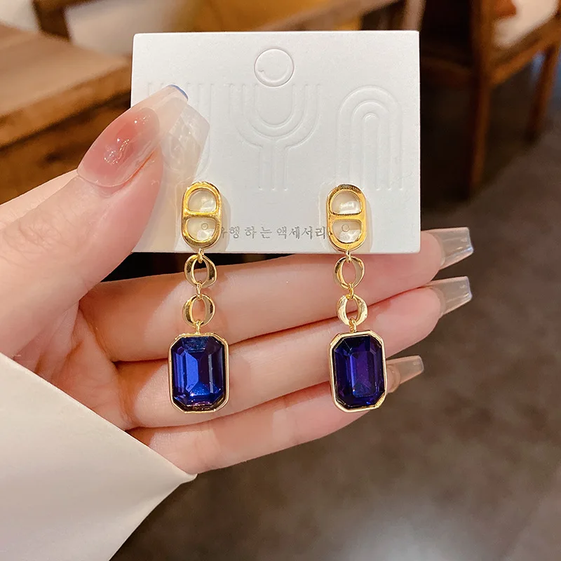 New Fashion Purple Crystal Mini Letter Square Drop Earrings for Women Simple Cold Original Ear Jewelry with Free Shipment
New Fashion Purple Crystal Mini Letter Square Drop Earrings for Women Simple Cold Original Ear Jewelry with Free Shipment