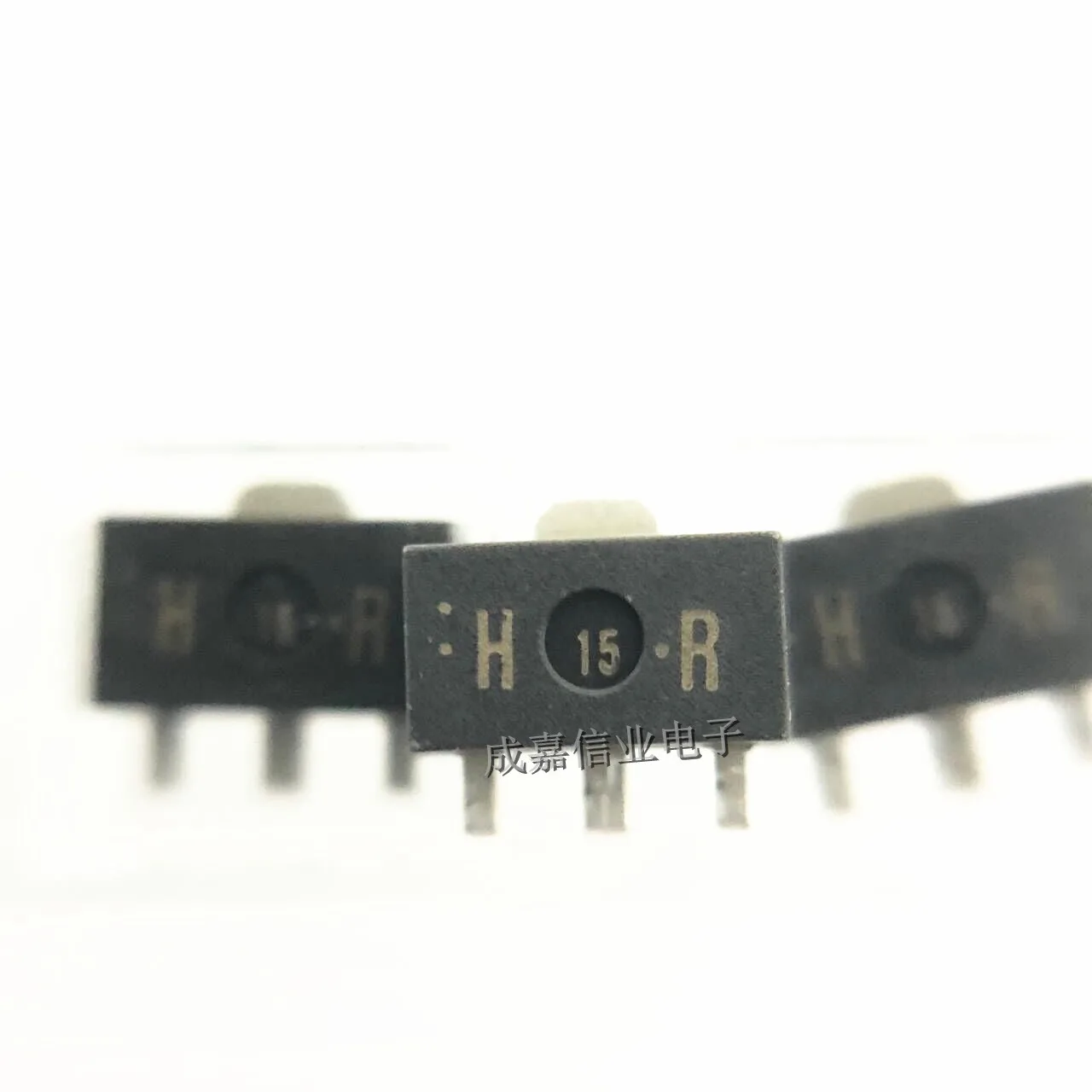10 шт./лот 2SB956-R SOT-89-3 маркировка; HR малый сигнал биполярный транзистор, 1A I(C), 20V(BR)CEO, 1-элементный, PNP,
10 шт./лот 2SB956-R SOT-89-3 маркировка; HR малый сигнал биполярный транзистор, 1A I(C), 20V(BR)CEO, 1-элементный, PNP,