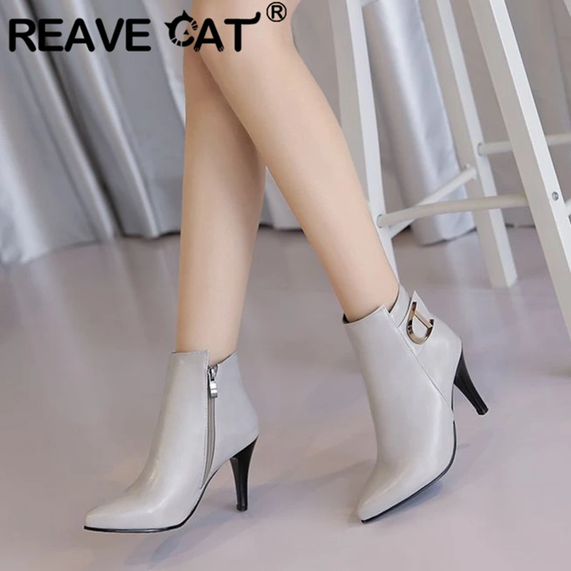REAVE CAT Brabd Women Ankle Boots Pointed Toe Zipper Metal Decoration Big Size 42 43 Thin Heels 9cm Sexy Dating Winter Booties
REAVE CAT Brabd Women Ankle Boots Pointed Toe Zipper Metal Decoration Big Size 42 43 Thin Heels 9cm Sexy Dating Winter Booties