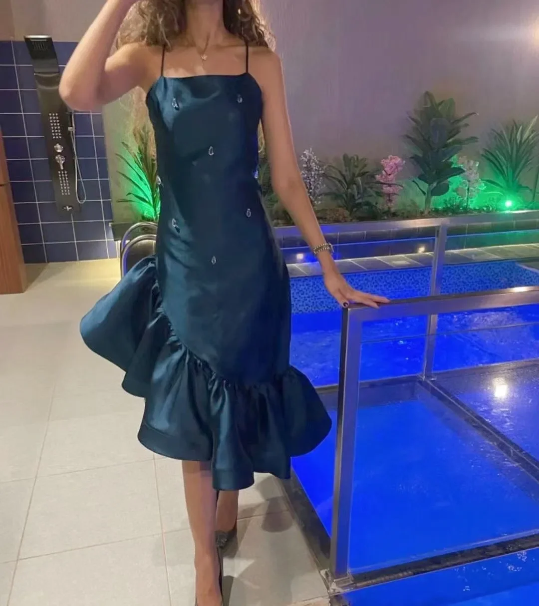 Saudi Arabia Crystal Asymmetrical Satin Prom Dresses Mermaid Spaghetti Straps Sleeveless Elegant Formal Evening Party Dresses
Saudi Arabia Crystal Asymmetrical Satin Prom Dresses Mermaid Spaghetti Straps Sleeveless Elegant Formal Evening Party Dresses