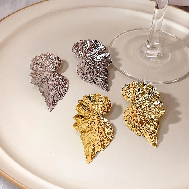 Boucles d'oreilles pendantes en métal rétro pour femmes, boucles d'oreilles en argent doré, bijoux de déclaration punk, mode européenne, cadeau de bijoux 1