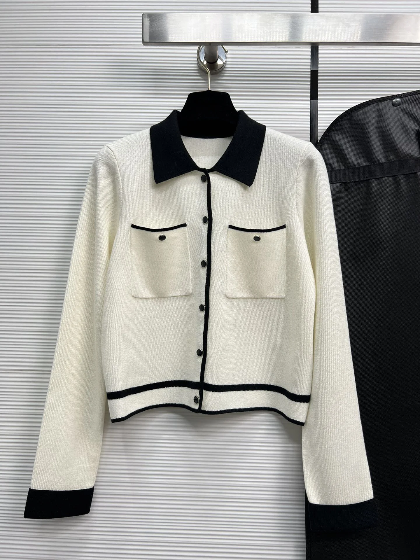 2023 Women's Clothing classic cardigan simple atmospheric Autumn Winter New 10/10
2023 Women's Clothing classic cardigan simple atmospheric Autumn Winter New 10/10