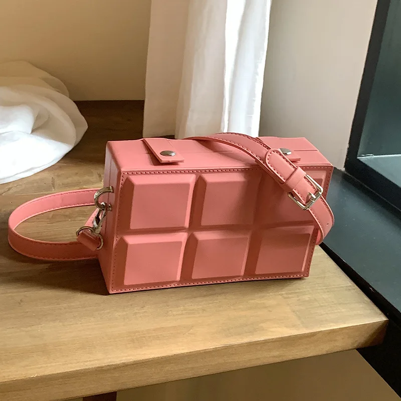 Advanced Women Bag 2023 New Summer Versatile One Shoulder Crossbody Bag Checkered Box Popular Tofu Shaped Small Square Bag
Advanced Women Bag 2023 New Summer Versatile One Shoulder Crossbody Bag Checkered Box Popular Tofu Shaped Small Square Bag