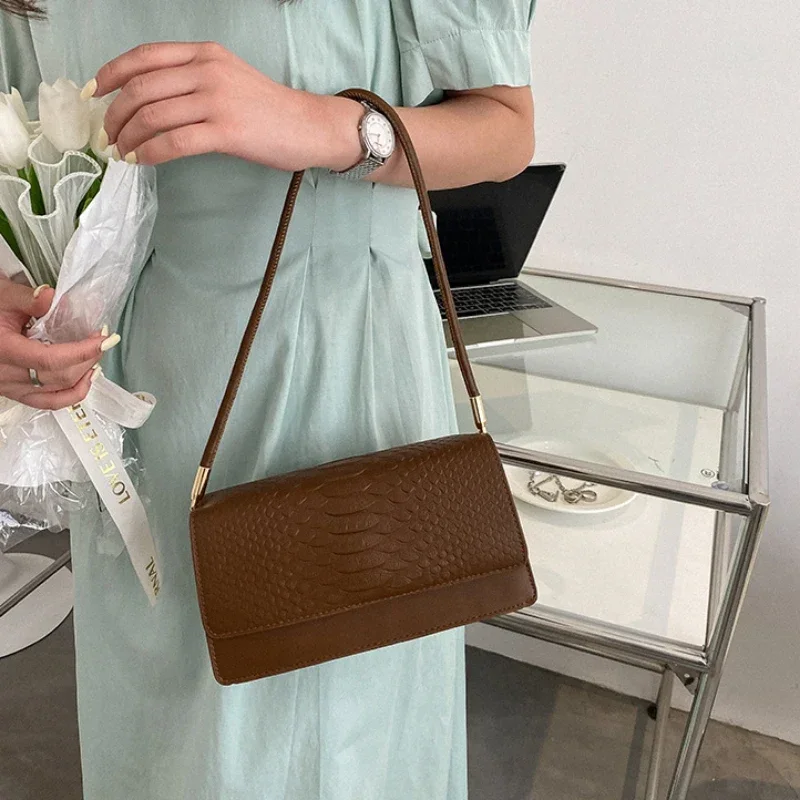 Маленькие сумки-тоуты для женщин, дамские винтажные сумочки из мягкой искусственной кожи на ремне, женский кошелек
Маленькие сумки-тоуты для женщин, дамские винтажные сумочки из мягкой искусственной кожи на ремне, женский кошелек