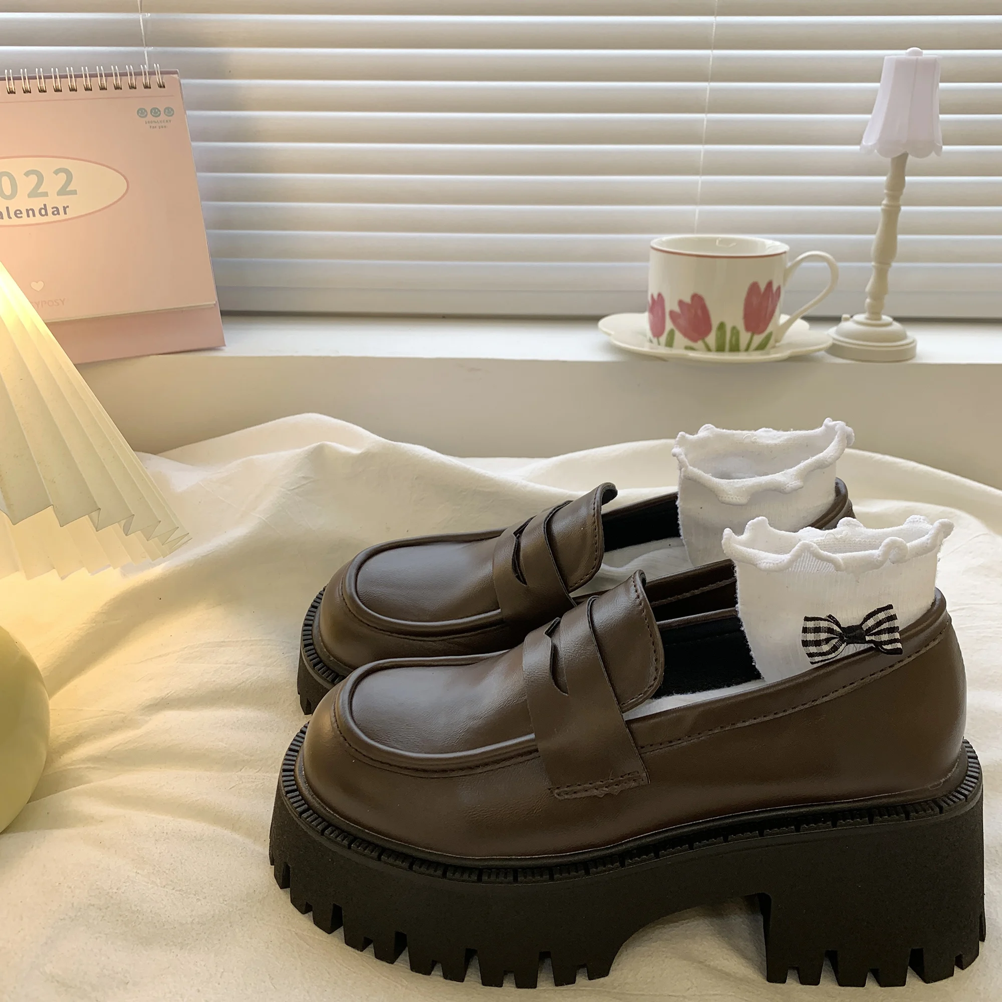 Womens Loafers Shoes Round Toe Clogs Platform Shallow Mouth Autumn All-Match Oxfords British Style Casual Female Sneakers Slip-o
Womens Loafers Shoes Round Toe Clogs Platform Shallow Mouth Autumn All-Match Oxfords British Style Casual Female Sneakers Slip-o