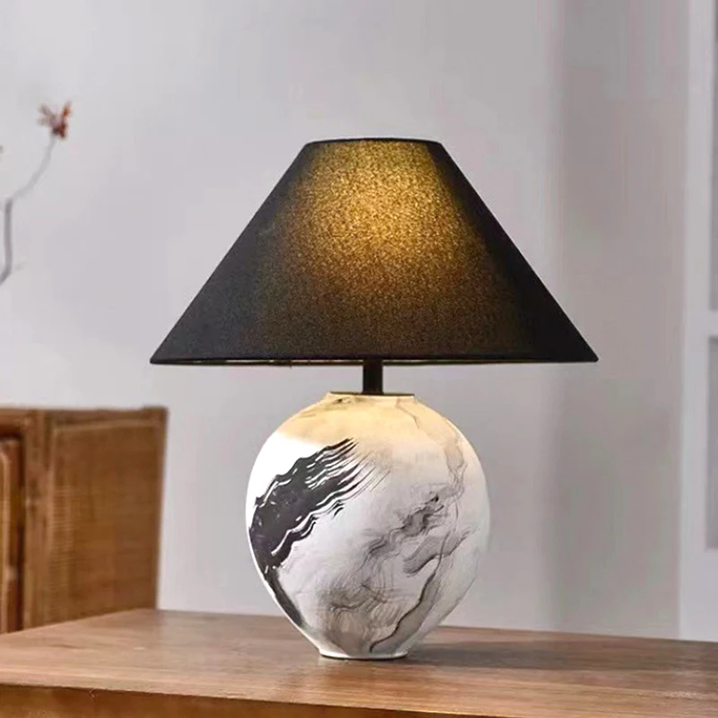 New Chinese Style Pottery Jar Table Lamp Wabi-sabi Style Retro B&B Hotel Living Room Bedroom Ink Decoration Ceramic Table Lamp
New Chinese Style Pottery Jar Table Lamp Wabi-sabi Style Retro B&B Hotel Living Room Bedroom Ink Decoration Ceramic Table Lamp