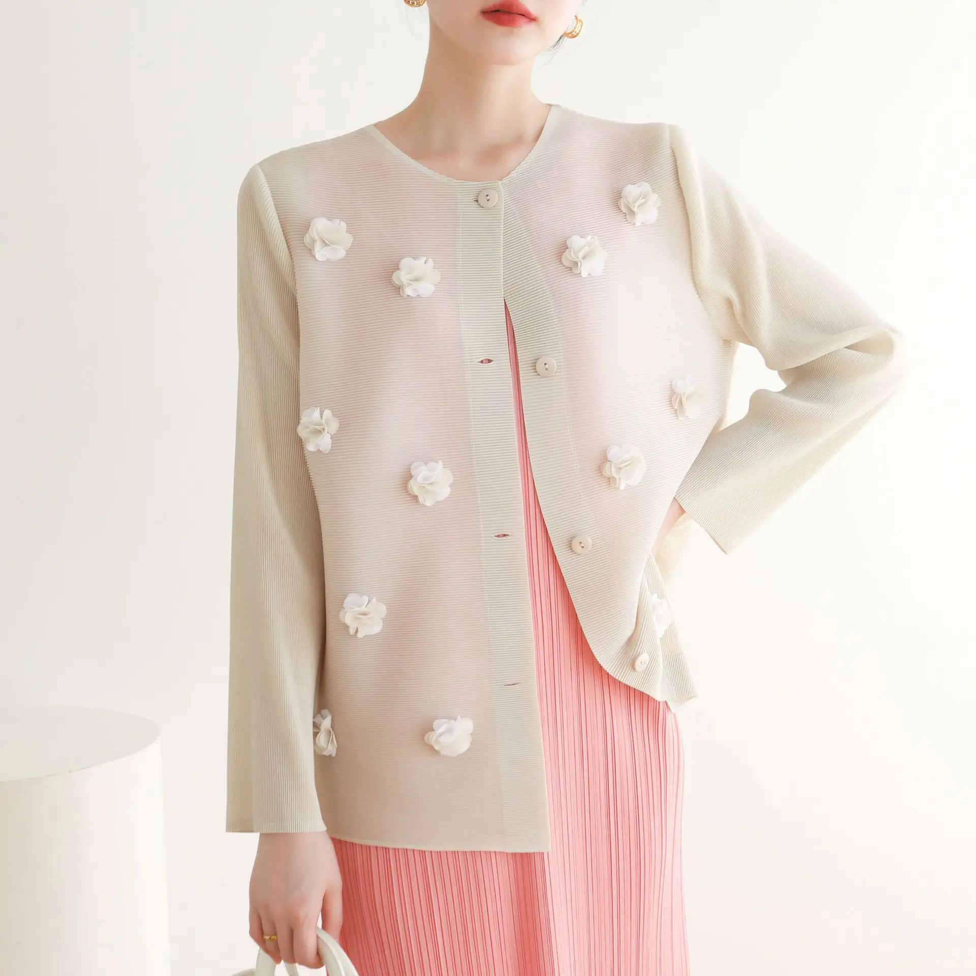 Spring 2023 new women's petal coat in solid color Miyak fold Fashion loose oversized round neck long sleeve thin cardigan jacket 
Spring 2023 new women's petal coat in solid color Miyak fold Fashion loose oversized round neck long sleeve thin cardigan jacket