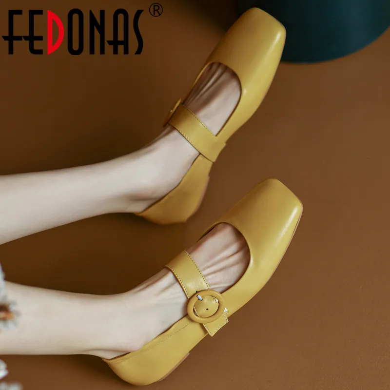 Женские туфли-лодочки с квадратным носком FEDONAS, белые туфли из натуральной кожи на низких каблуках, повседневная офисная обувь на весну-осень 2019
Женские туфли-лодочки с квадратным носком FEDONAS, белые туфли из натуральной кожи на низких каблуках, повседневная офисная обувь на весну-осень 2019