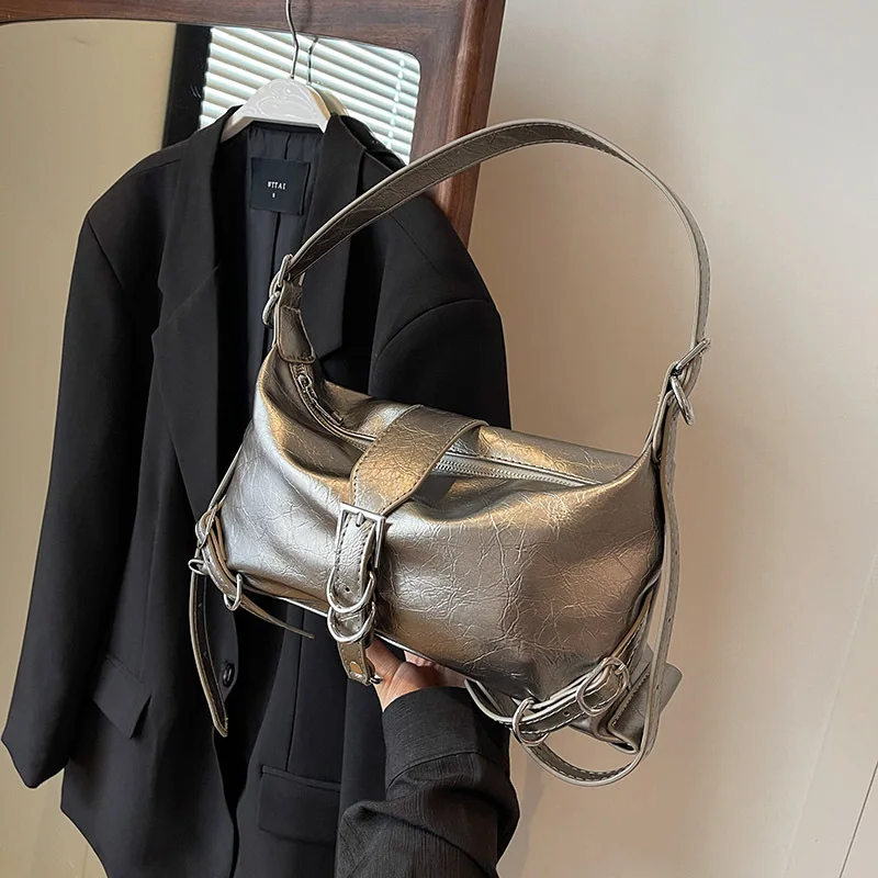 2023 American Fashion Motorcycle Style Belt Metal Buckle Decorative One Shoulder Women's Bag Premium Feel Large Capacity Handbag
2023 American Fashion Motorcycle Style Belt Metal Buckle Decorative One Shoulder Women's Bag Premium Feel Large Capacity Handbag