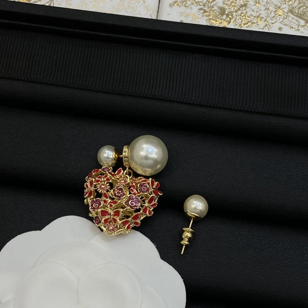 Fashionable, versatile, personalized, high-end, popular, light luxury, asymmetrical earrings
Fashionable, versatile, personalized, high-end, popular, light luxury, asymmetrical earrings