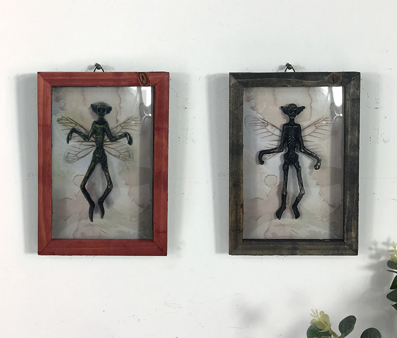 Outer Space Alien Decoration Mysterious Specimen Picture Paint Frame Halloween Originality Individuality Horror Terrible decor
Outer Space Alien Decoration Mysterious Specimen Picture Paint Frame Halloween Originality Individuality Horror Terrible decor