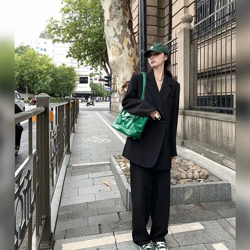 Women's Fall/Winter Vintage Casual Cropped Suit Wide-leg Pants Set Black Hepburn Style Loose Blazer and Trousers Two-piece Set
Women's Fall/Winter Vintage Casual Cropped Suit Wide-leg Pants Set Black Hepburn Style Loose Blazer and Trousers Two-piece Set